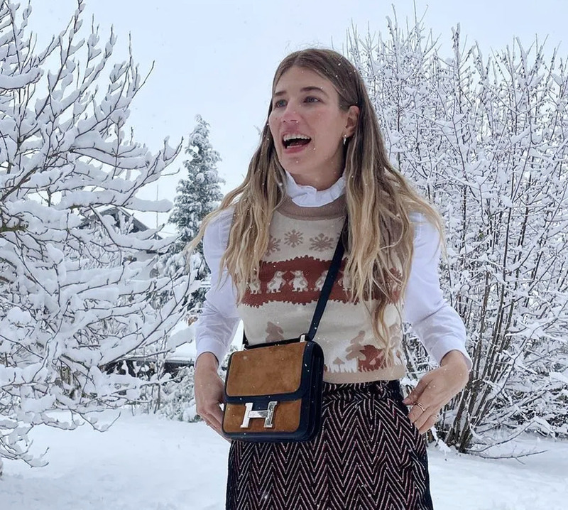 Если в вашем гардеробе много «низов» с высокой посадкой, обзаведитесь кроп-­жилеткой