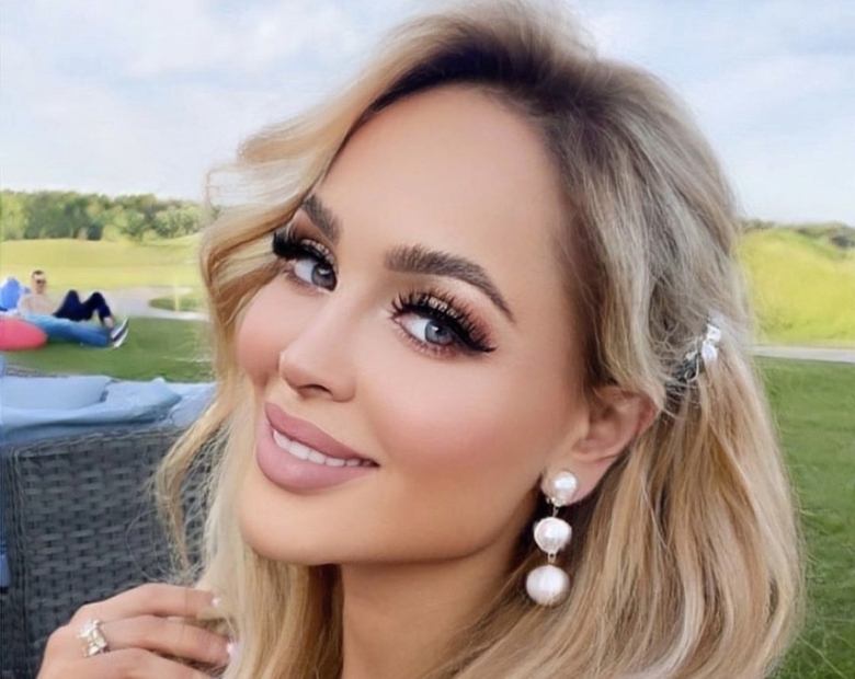 Анна Калашникова