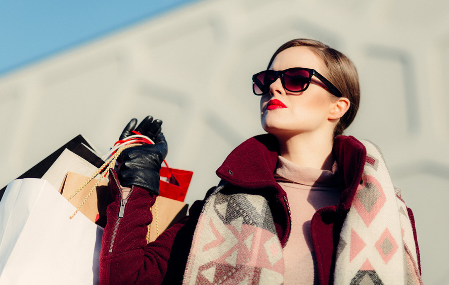 Почему к одним деньги приходят легко, а другие вечно в долгах?