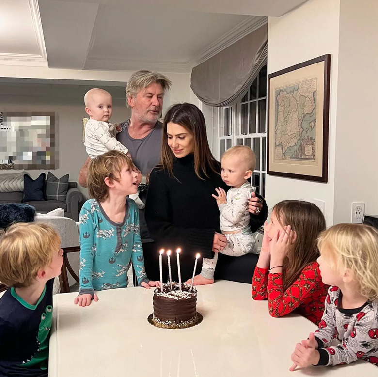 Алек Болдуин стал отцом в 8-й раз: фото малышки