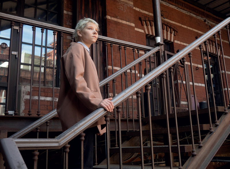 Родители-барды приучили Полину к походам. Уже шестимесячную таскали с собой в рюкзаке на природу. От них же и ее любовь к музыке