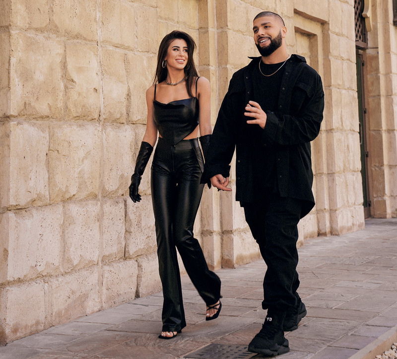 «Работа, творчество – одна из самых главных вещей в моей жизни. Я этим живу. Не было ее, наверное, не было бы ничего. Работа для меня в приоритете, жена это знает, за что ей респект»