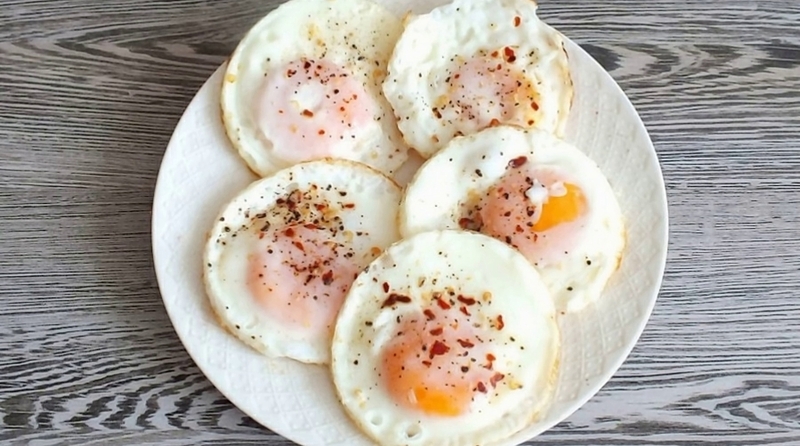 король очень щепетилен в том, что касается еды