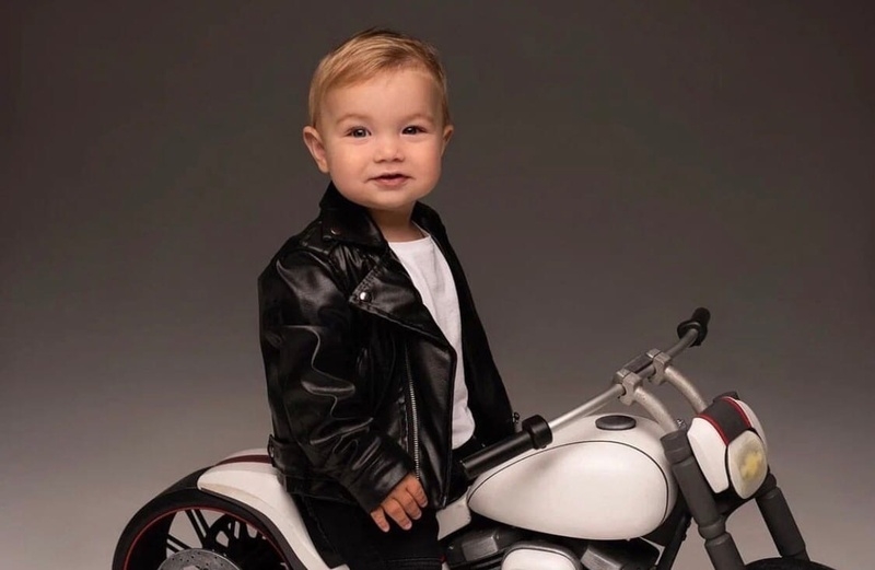 Звезда впервые показала своего младшего сына Алекса