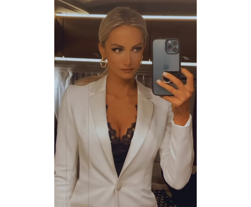 Актриса похвасталась роскошной грудью