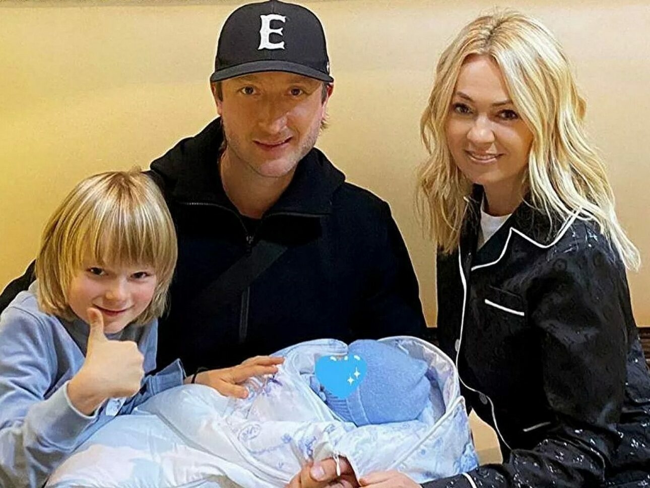 Яна Рудковская с семьей