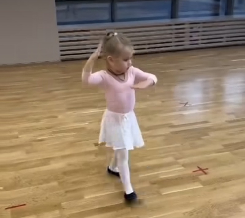 Звезда показала, как ее наследница танцует вальс