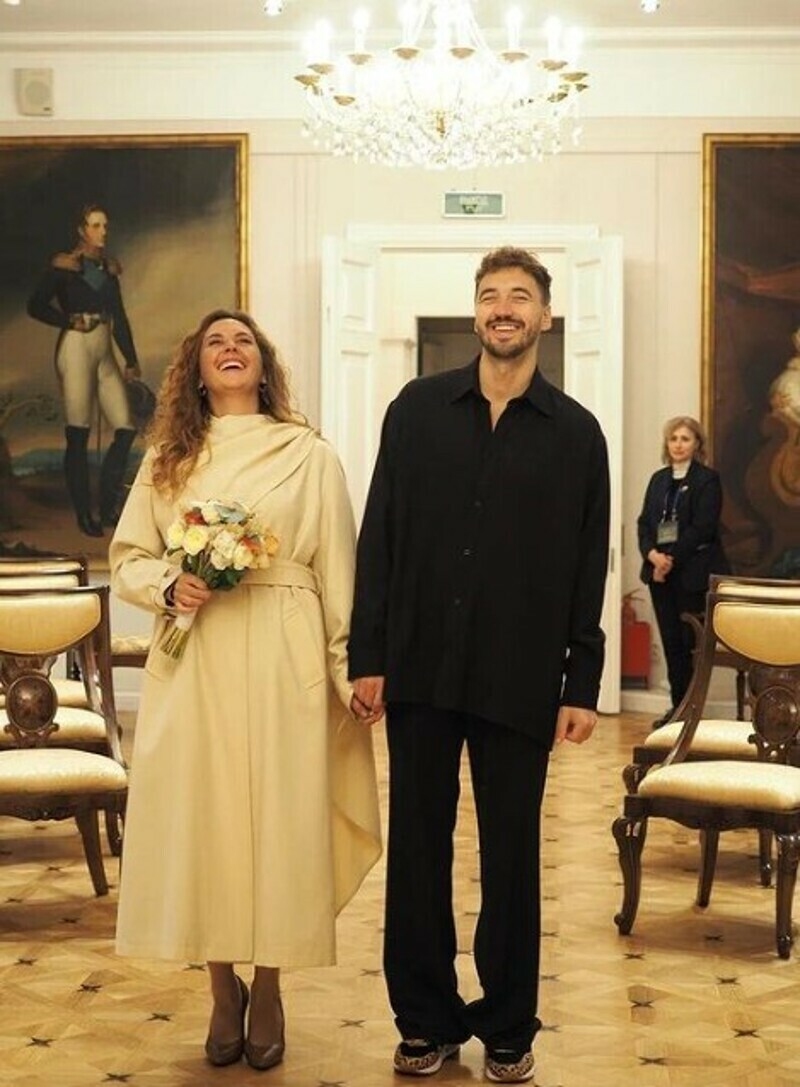 Актриса поделилась первым свадебным кадром