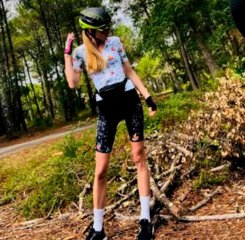 Светлана Ходченкова на велопрогулке