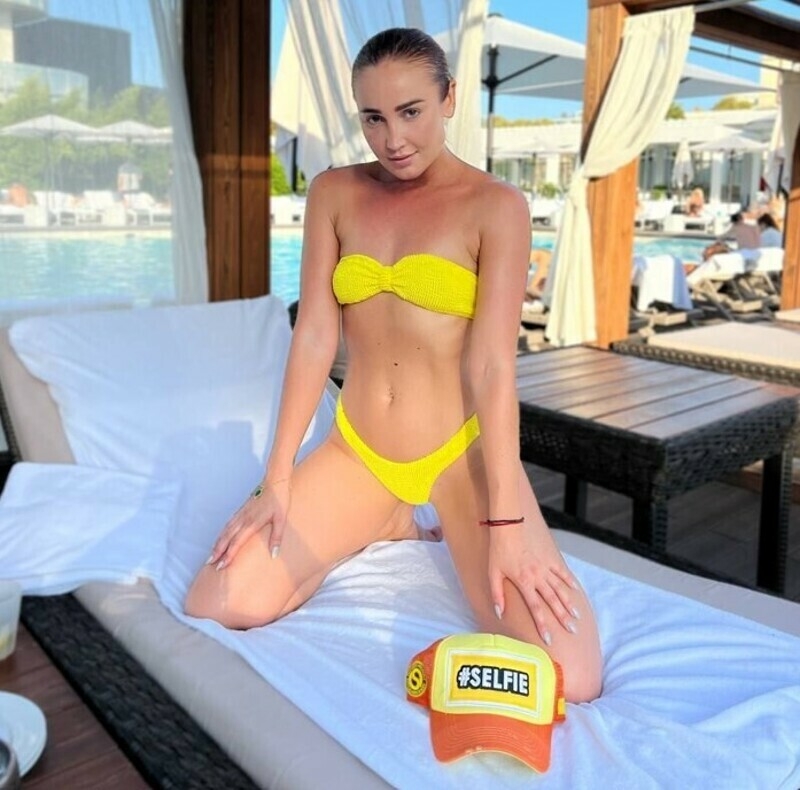 Поклонники не верят, что на этом кадре певица запечатлена без фильтров