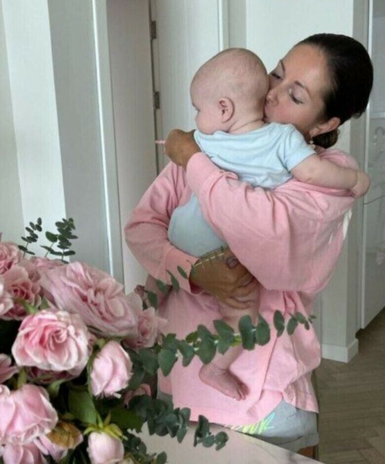 Нюша с сыном