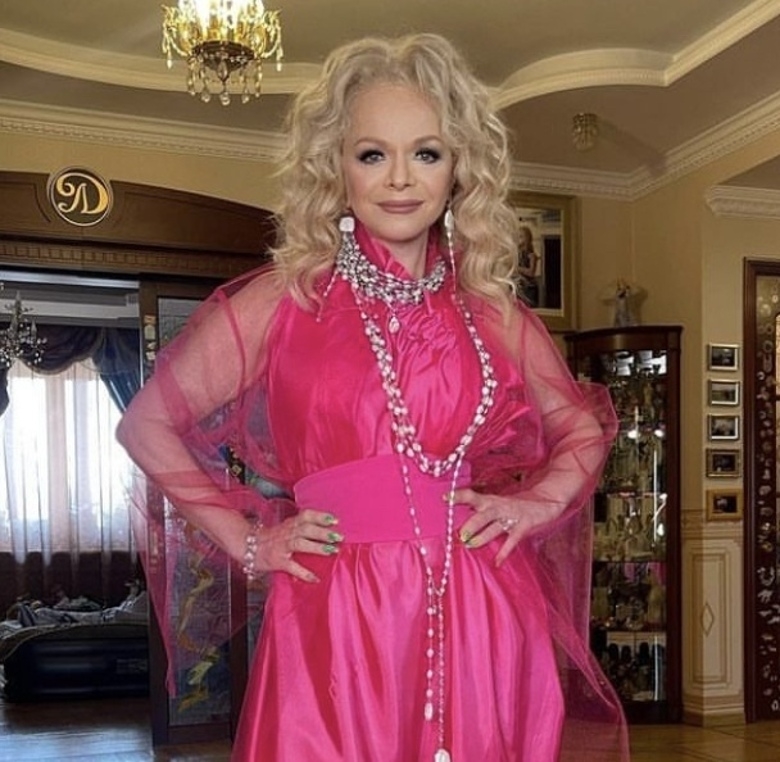 Лариса Долина