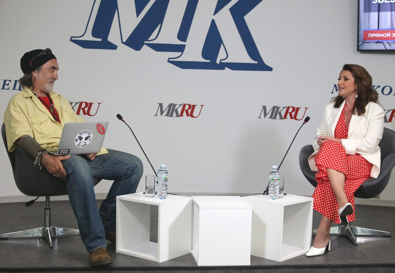 «Я всю жизнь мечтала рано выйти замуж, родить рано детей, стать молодой мамой и, соответственно, стать молодой бабушкой. В этом и есть цель женщины»