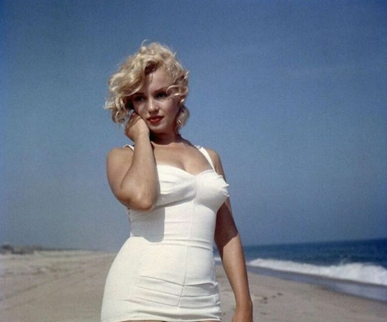 Мэрилин Монро в купальнике