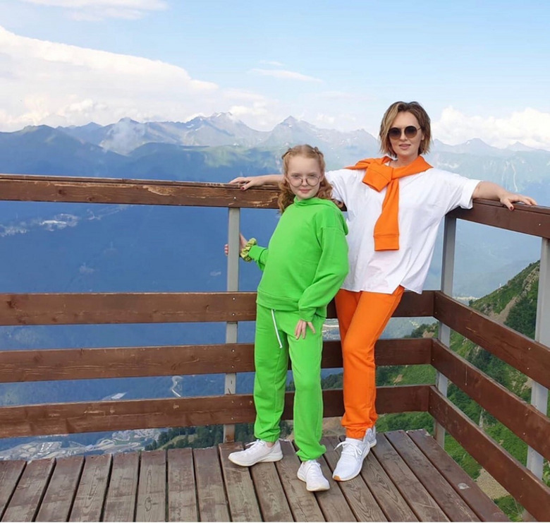 Елена Ксенофонтова воспитывает 11-летнюю дочь Софью