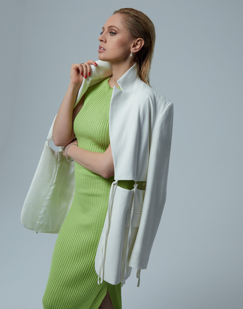 Платье, You wanna; жакет, theory; серьги, браслет и кольцо из коллекции Classic, все – Mercury