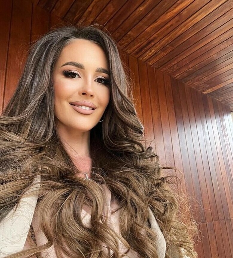 Анна Бузова