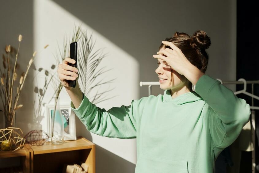 соцсети предлагают большой выбор деятельности для молодых людей