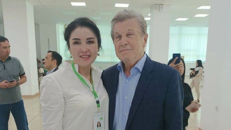 Артист с поклонницей