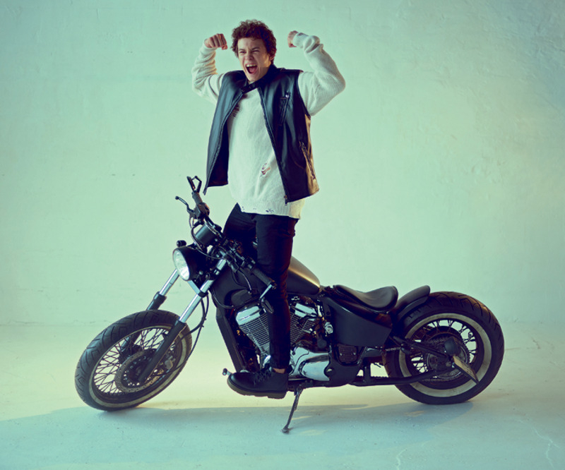 "Я люблю драться. Считаю, что мужчина должен уметь это делать. Ты обязан защитить себя, свою жену, семью и свою позицию"