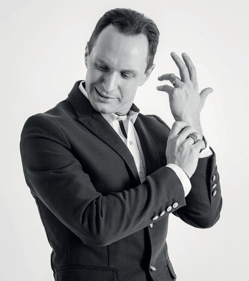 «С мамой тогда произошла единственная большая ссора за всю жизнь. Такого накала, что мы грохнули старую стенку со всем хрусталем»