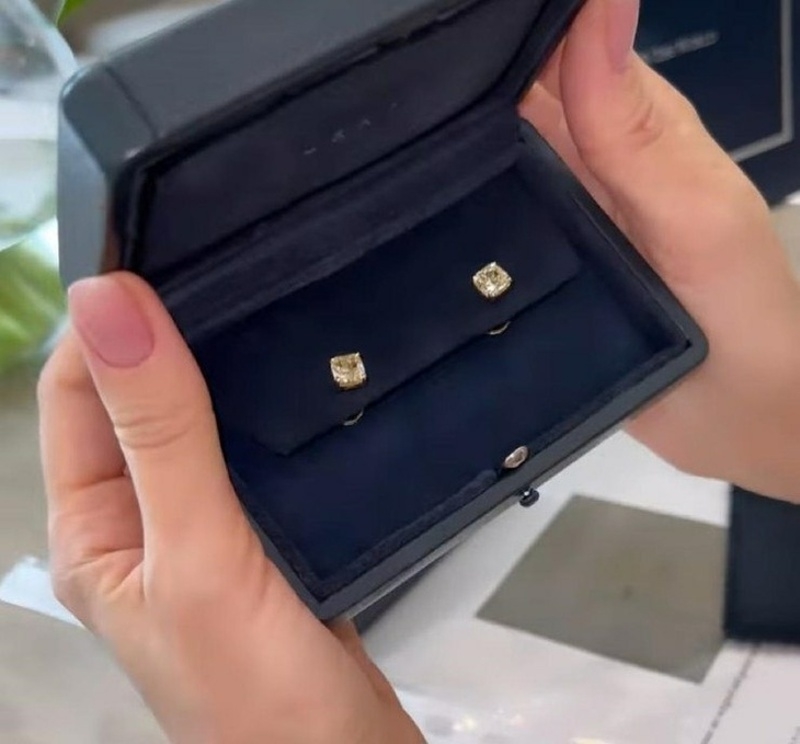 Звезда показала свой роскошный подарок от супруга