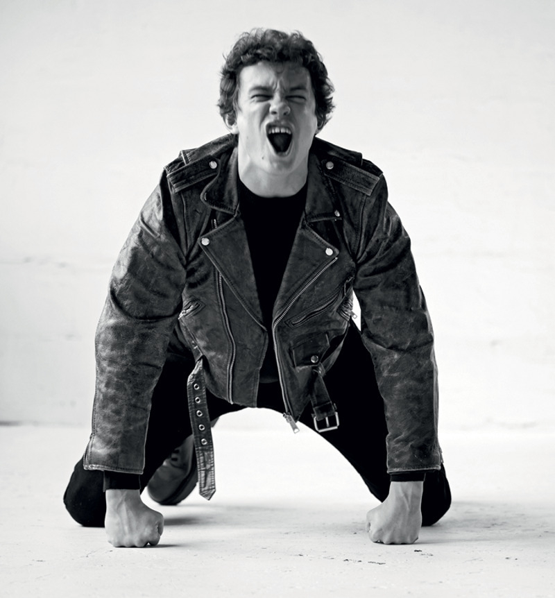 Будущую жену Александрину Никита приметил при поступлении в ГИТИС. Чтобы очаровать старшекурсницу, в ход пошла гитара