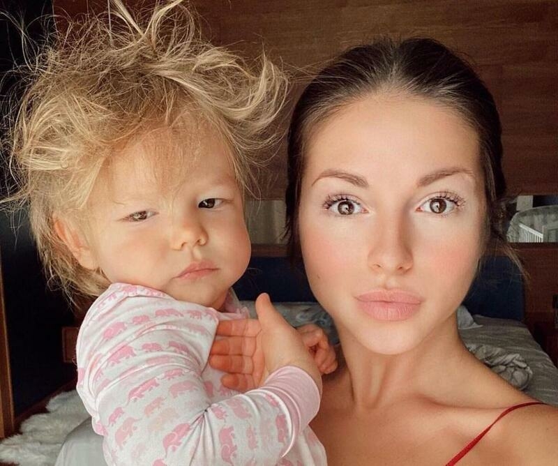 Нюша с дочерью