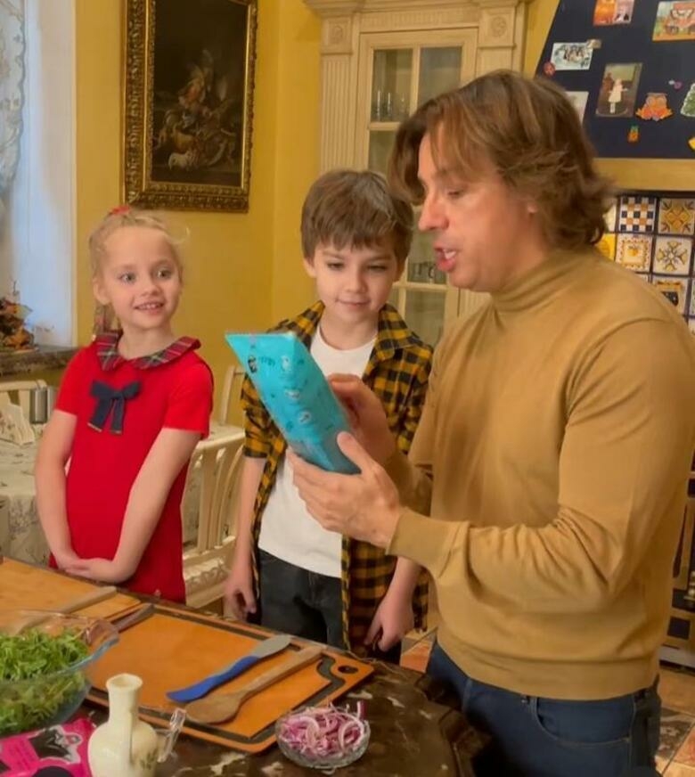 Максим Галкин впервые обратился к поклонникам: «Не упрекайте меня в предательстве»