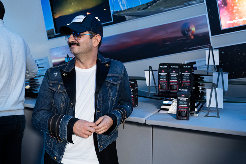 Михаил Галустян сменил имидж