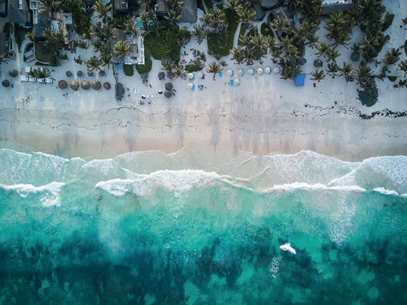 Среди курортов наиболее популярны Канкун и Ривьера Майя. Первый привлекает ночной жизнью и демократичными отелями. Второй (на фото) оценят любители уединенного респектабельного отдыха