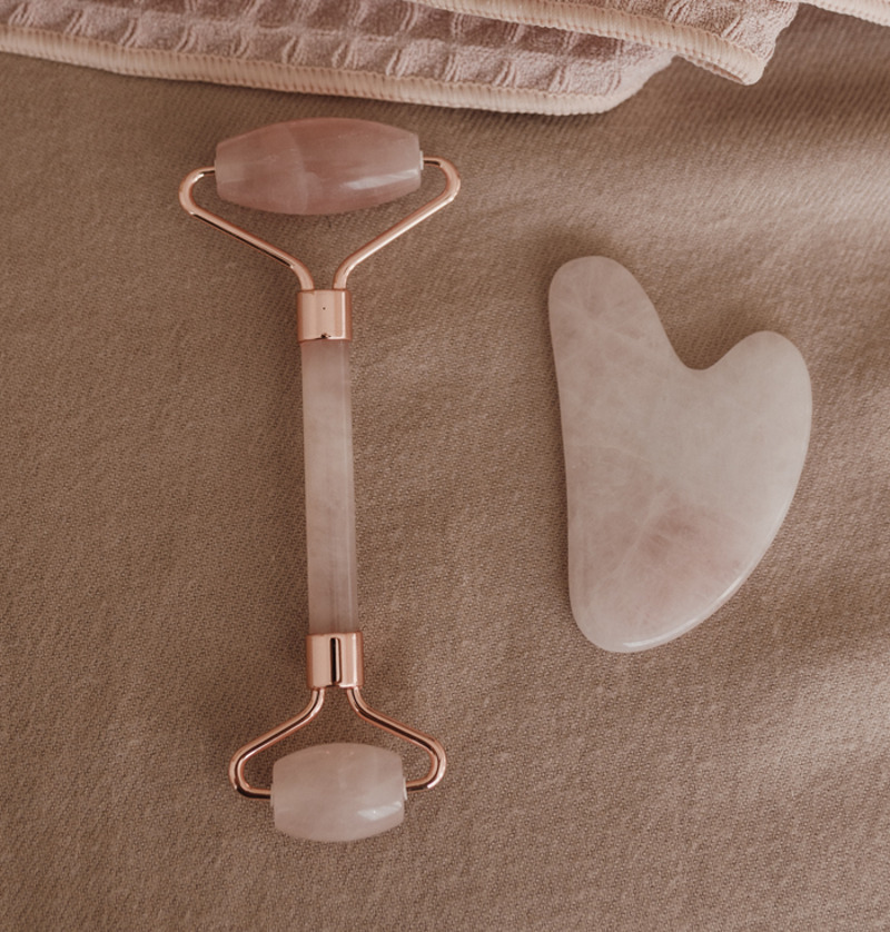 Еще одно модное бьюти-­приспособление – скребок гуаша