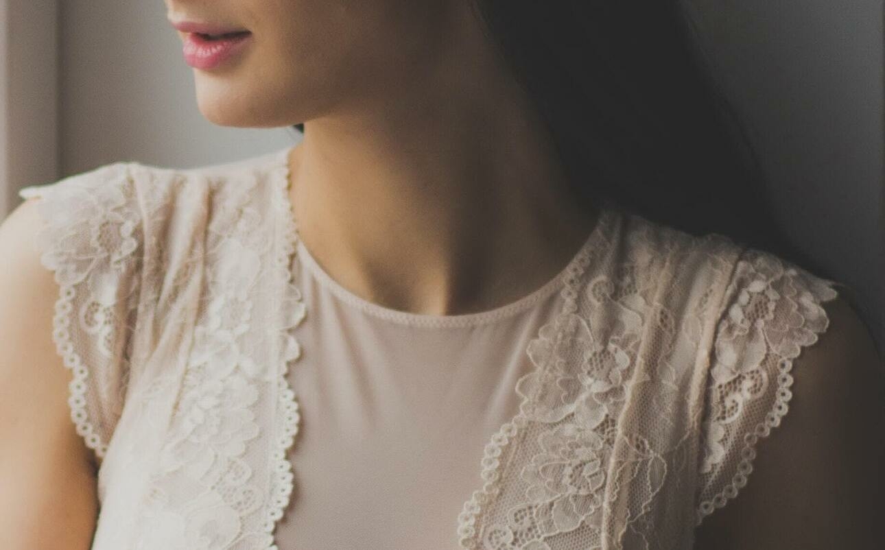 рюши и кружева в разумных пределах всегда смотрятся невероятно женственно