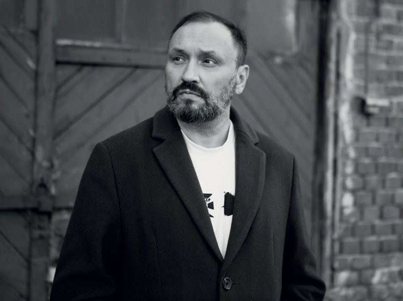 По признанию Владимира, он стал отходить от актерской профессии в сторону режиссуры. И уже снял несколько короткометражек