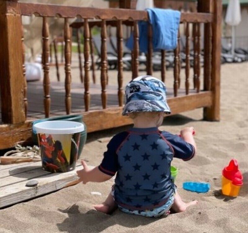 Звезда запечатлела младшего сына