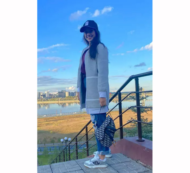 Однако носит она их и в повседневных образах