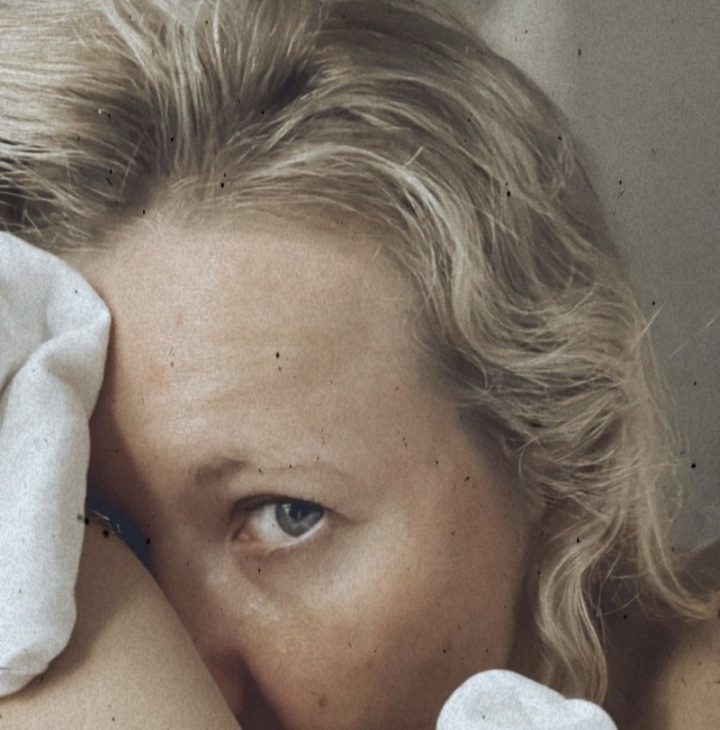 Звезда показала себя без макияжа