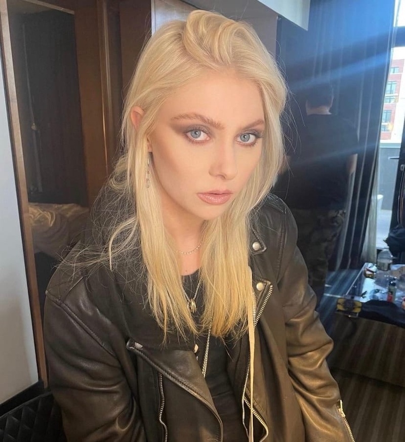 Тейлор Момсен