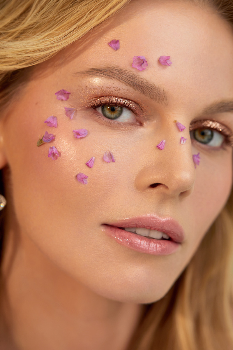 "Когда родилась Стеша, хотелось максимально быстро прийти в форму. Но экстренно худеть было опасно для здоровья, и я отпустила ситуацию"