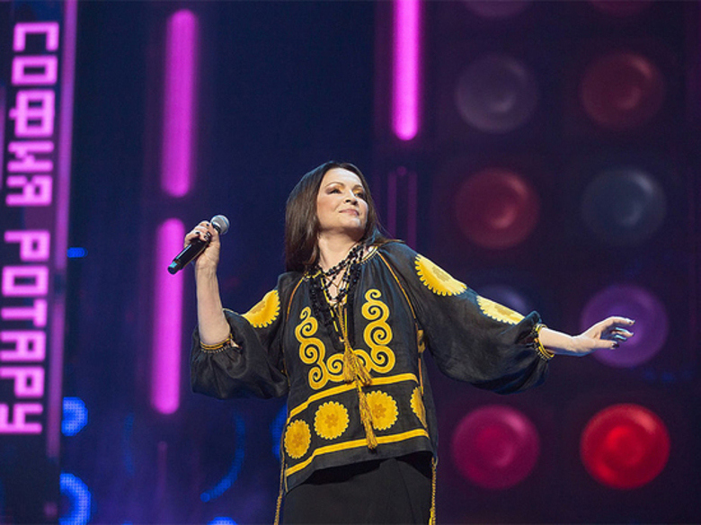 Украинские СМИ: сын и внук Софии Ротару задержаны на границе