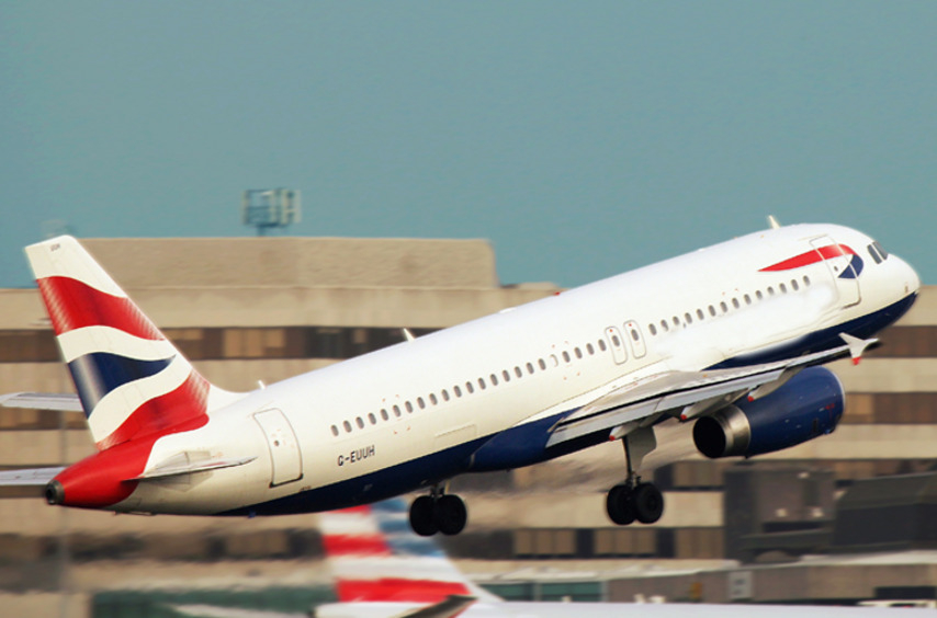 Россия закрыла небо для британских самолетов из-за санкций