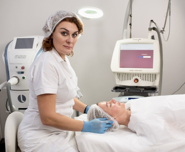 Аппаратная косметология для лица: виды, преимущества, показания и противопоказания