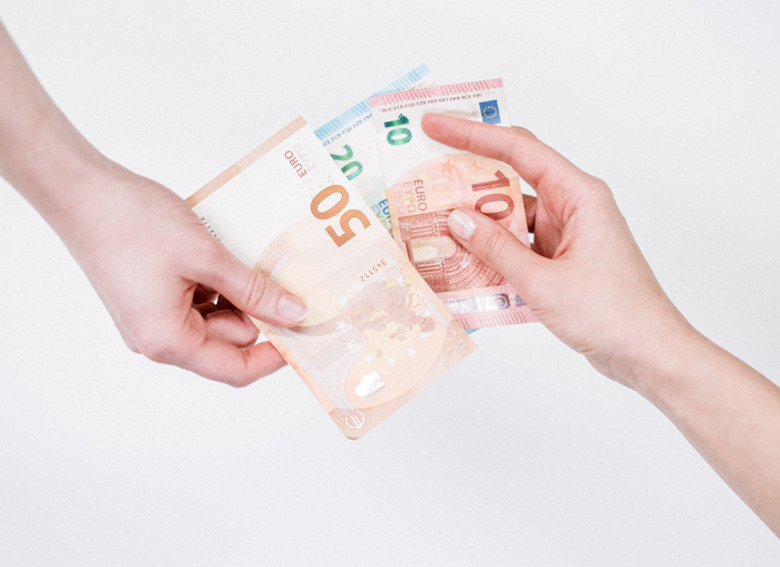 ЕС запретил поставлять евро в Россию