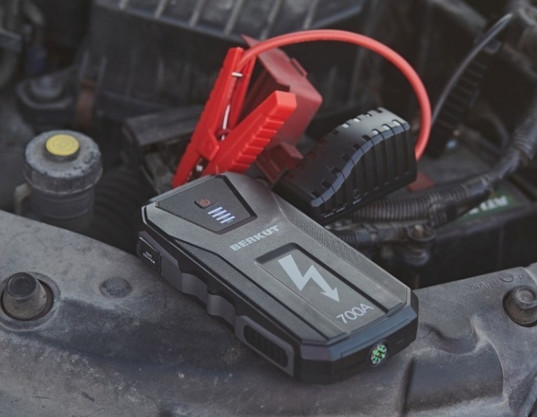 Пускозарядное устройство для аварийного запуска двигателя BERKUT JSL−15000