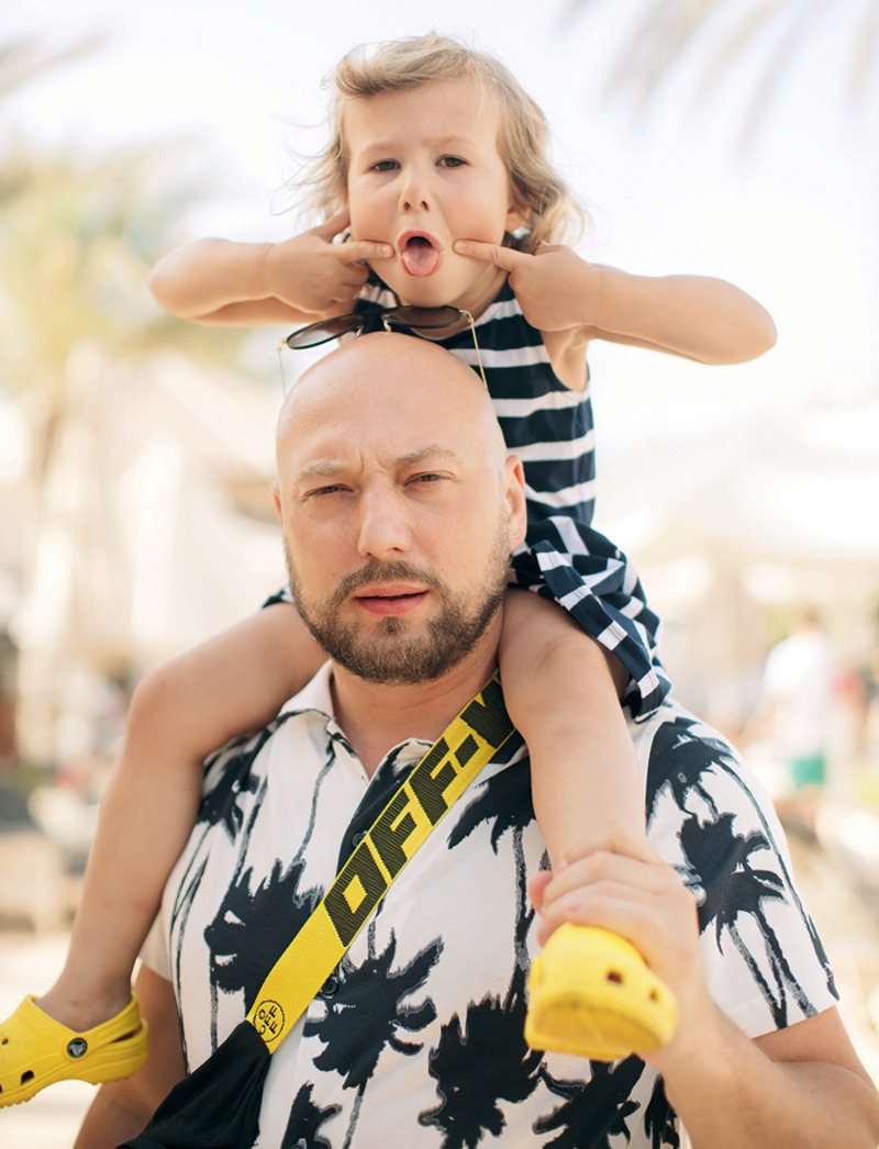 У пары двое детей: Агнии четыре года, Леве два