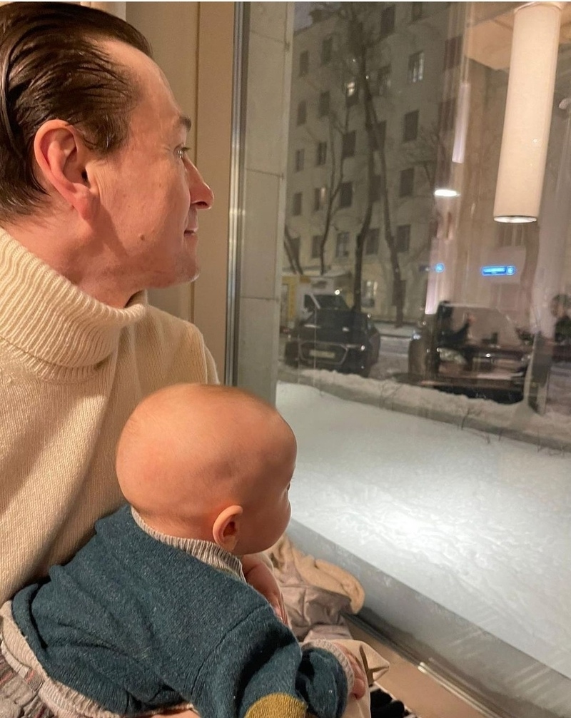 В июле прошлого года у актера родился сын Василий