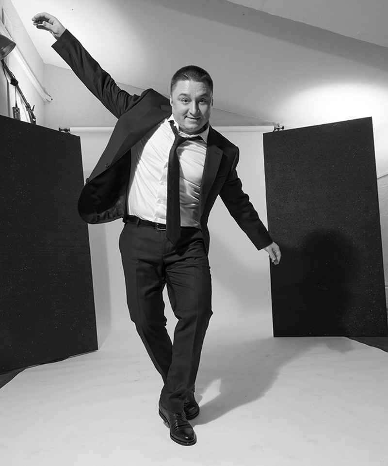 "Я не могу просто так приехать на съемки, сделать свое дело и уйти. Мне важны тактильные вещи: всех надо любить, обнимать"