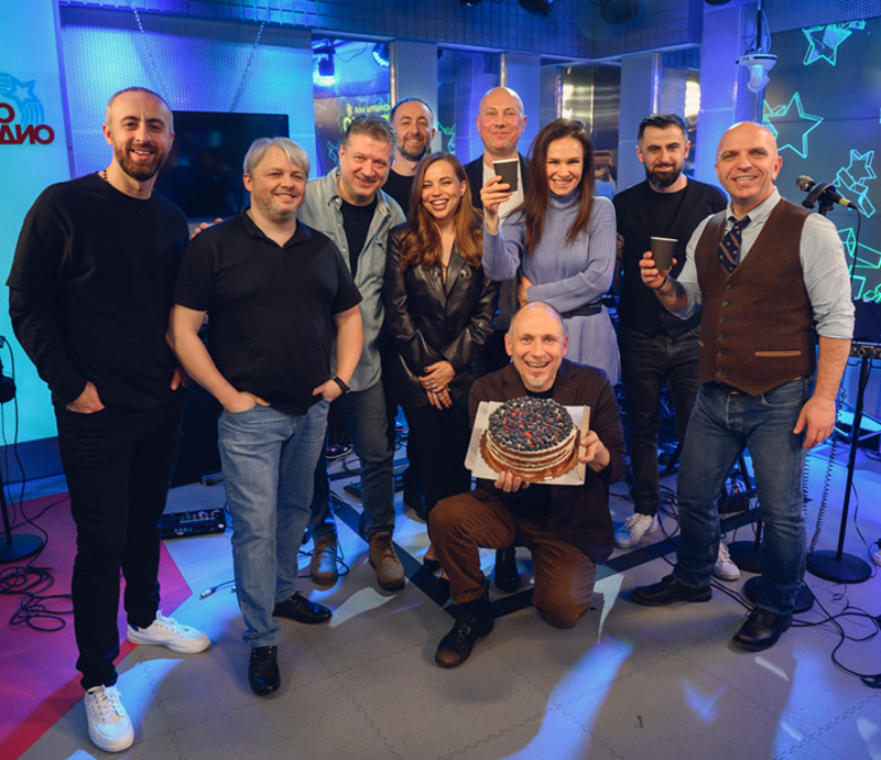 Александр Шоуа и Дарья Храмова с ведущими шоу