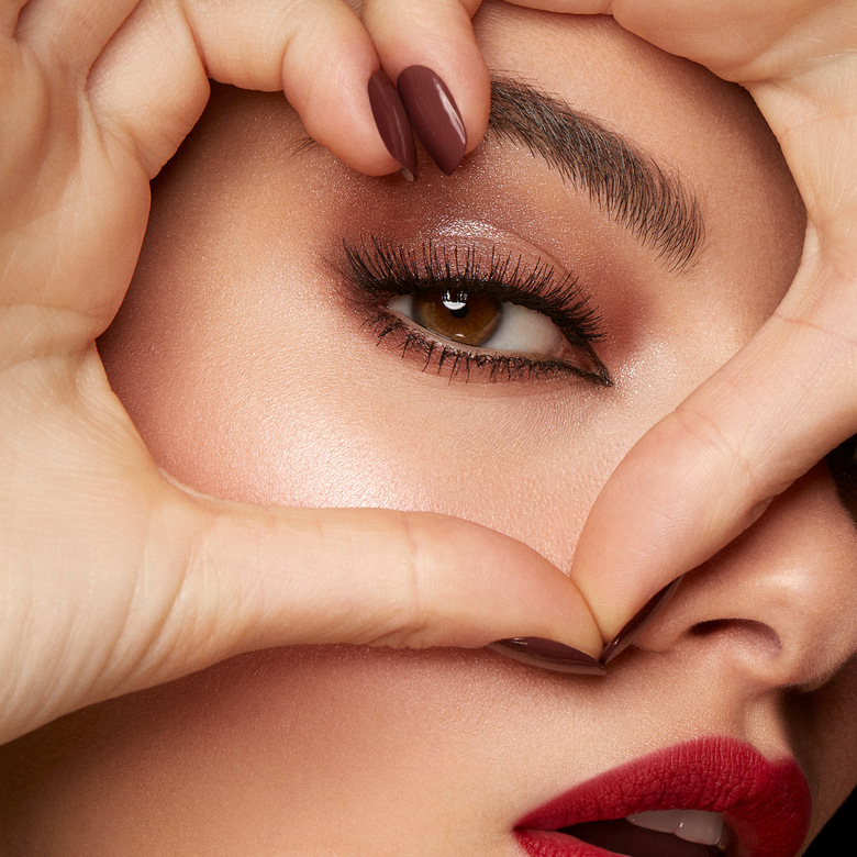 Сливочное безе, шоколадный десерт и тыквенный латте: «сладкие» бьюти-средства, от которых не откажется ни одна девушка