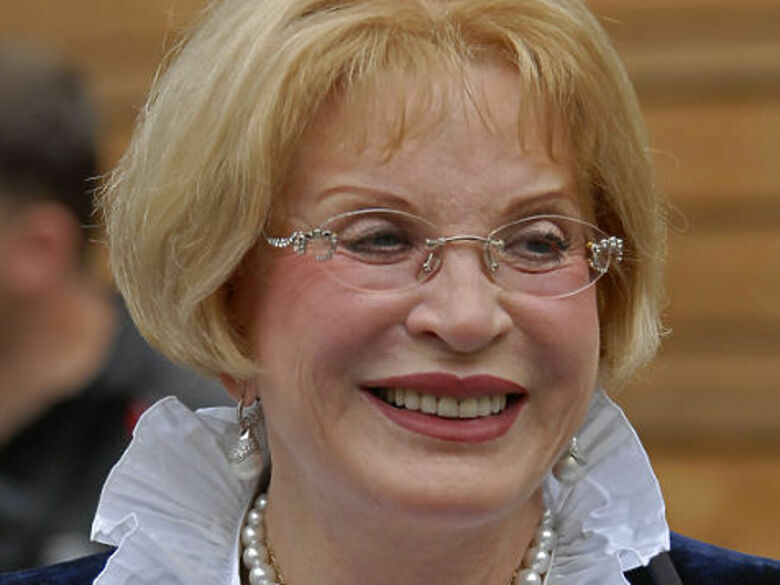 Внучка Максаковой вышла замуж